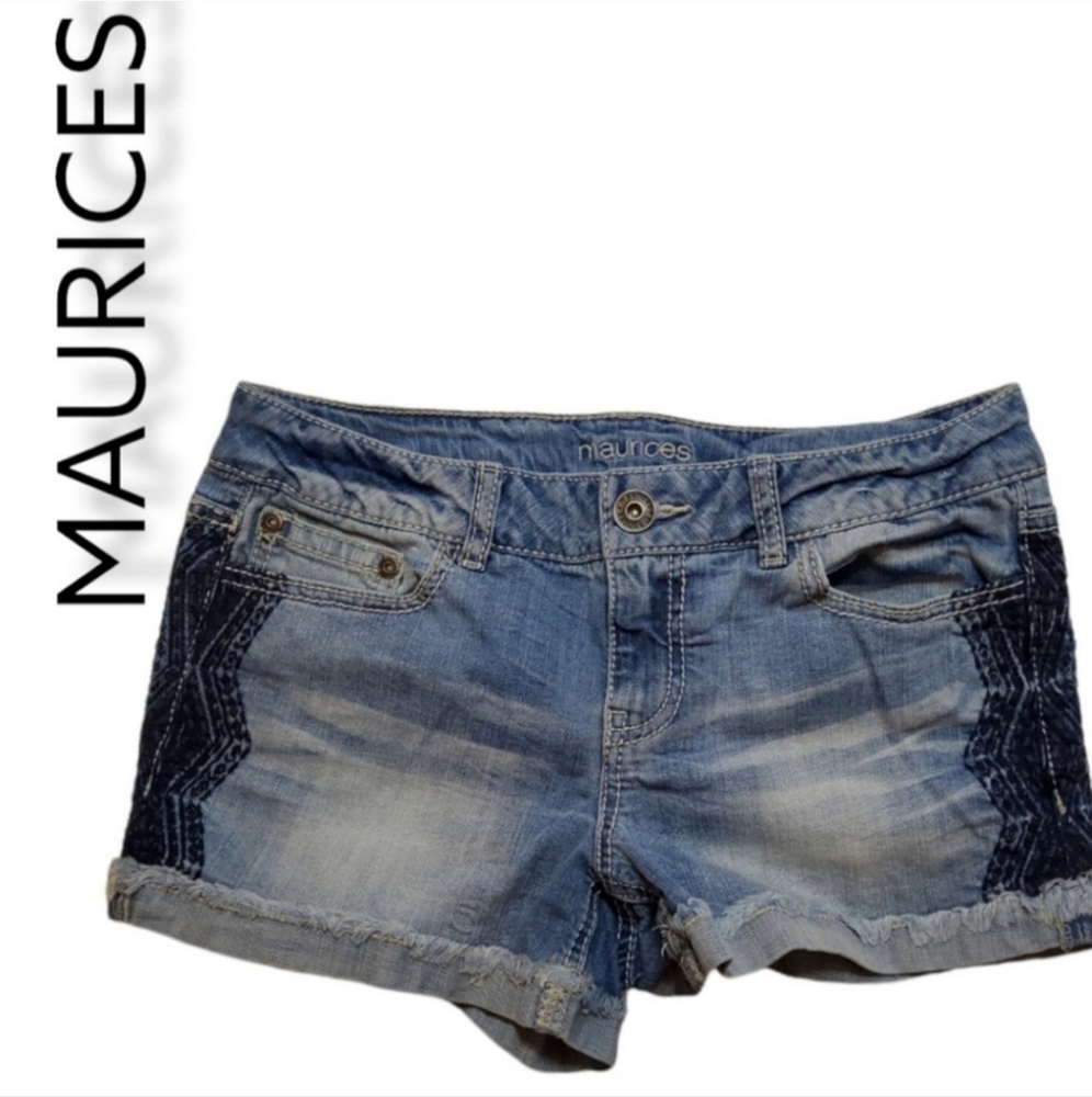 Embroidered accented shorts